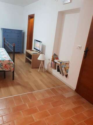 Гостевой дом Guesthouse Mare Bar Бар Трехместный номер-11