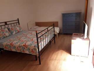 Гостевой дом Guesthouse Mare Bar Бар Трехместный номер-5