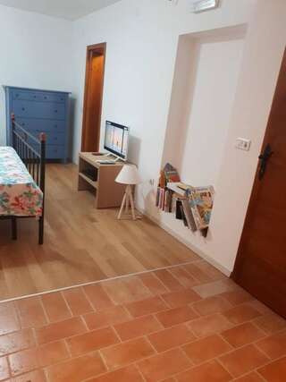 Гостевой дом Guesthouse Mare Bar Бар Трехместный номер-35