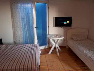 Гостевой дом Guesthouse Mare Bar Бар Трехместный номер-41